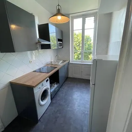 Lovely With 2 Bedrooms Liberation Apartment Nice