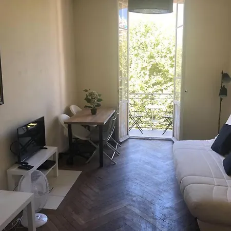 Lägenhet Lovely With 2 Bedrooms Liberation