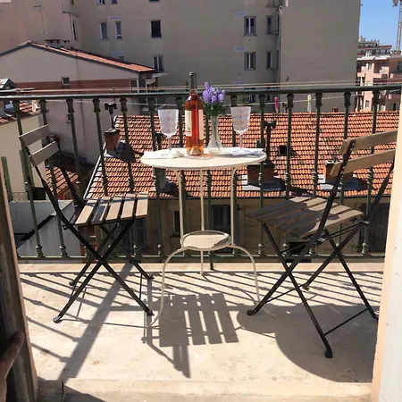 Lägenhet Lovely With 2 Bedrooms Liberation Nice